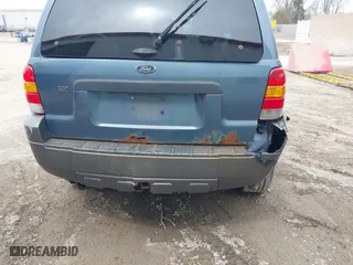 2005 Ford Escape XLT with VIN 1FMYU03145KA42335, listed as a IAAI auction lot 42110937 with 229,394 mi miles. Bid and sale history available at carsss.com. Image 6.