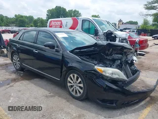 2012 Toyota Avalon z VIN 4T1BK3DB3CU462447, wystawiony jako IAAI lot #42442638 z przebiegiem 195 067 mil mil oraz . Historia ofert i sprzedaży dostępna na DreamBid. Obrazek 1.