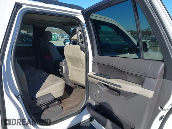 2018 Ford Expedition Max XLT with VIN 1FMJK1JT5JEA27028, listed as a IAAI auction lot 41111904 with 116,414 mi miles and . Bid and sale history available at DreamBid. Image 8.