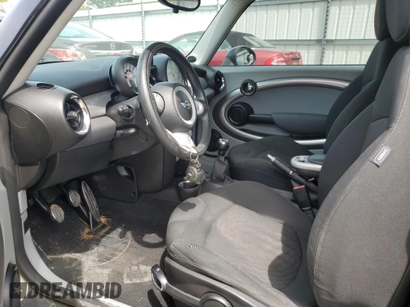 2007 MINI Hardtop S with VIN WMWMF73527TT83851, listed as a Copart auction lot 54740125 with 140,296 mi miles and Clean Title. Bid and sale history available at DreamBid. Image 7.
