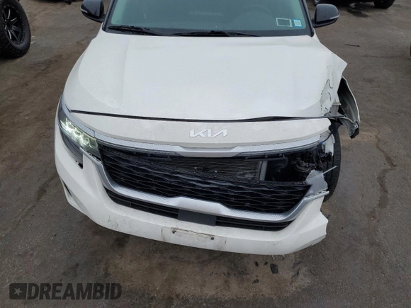 2022 Kia Seltos SX with VIN KNDETCA23N7299979, listed as a Copart auction lot 42940095 with 27,315 mi miles and Salvage title. Bid and sale history available at DreamBid. Image 12.