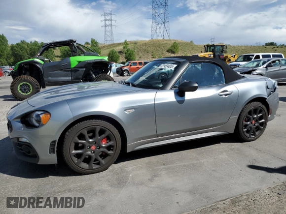 2017 FIAT 124 Spider Lusso z VIN JC1NFAEKXH0114164, wystawiony jako Copart lot #62959405 z przebiegiem 11 879 mil mil oraz Szkoda całkowita • Salvage title. Historia ofert i sprzedaży dostępna na DreamBid. Obrazek 1.