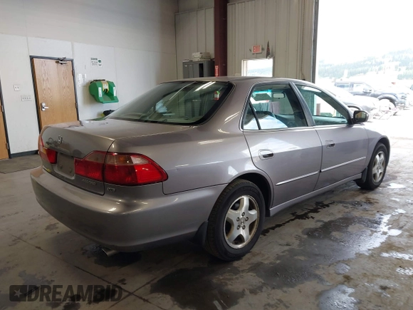 2000 Honda Accord EX z VIN 1HGCG1657YA053433, wystawiony jako IAAI lot #42322643 z przebiegiem 146 517 mil mil oraz . Historia ofert i sprzedaży dostępna na DreamBid. Obrazek 4.