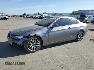 2007 BMW 3 Series 328i z VIN WBAWV13507PK49163, wystawiony jako Copart lot #53110205 z przebiegiem 77 431 mil mil oraz Szkoda całkowita • Salvage title. Historia ofert i sprzedaży dostępna na DreamBid. Obrazek 1.