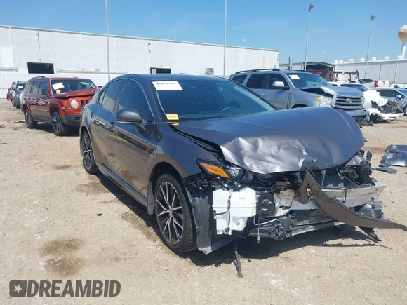 2023 Toyota Camry SE z VIN 4T1G11AK3PU735202, wystawiony jako IAAI lot #41874542 z przebiegiem 54 708 mil mil oraz . Historia ofert i sprzedaży dostępna na DreamBid. Obrazek 1.