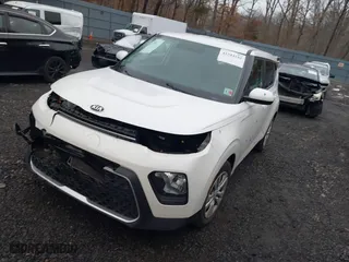 2020 Kia Soul S with VIN KNDJ23AU4L7723217, listed as a IAAI auction lot 41544182 with 32,670 mi miles. Bid and sale history available at carsss.com. Image 17.