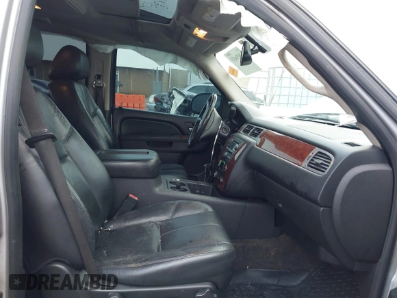 2010 Chevrolet Tahoe LT z VIN 1GNUCBE01AR110623, wystawiony jako IAAI lot #41939453 z przebiegiem 187 308 mil mil oraz . Historia ofert i sprzedaży dostępna na DreamBid. Obrazek 5.