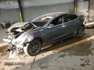 2018 Tesla Model 3 Long Range Battery z VIN 5YJ3E1EB3JF113992, wystawiony jako Copart lot #46632495 z przebiegiem 92 310 mil mil oraz Szkoda całkowita • Salvage title. Historia ofert i sprzedaży dostępna na DreamBid. Obrazek 1.
