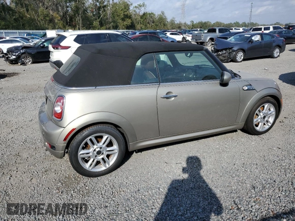2011 MINI Convertible z VIN WMWZN3C5XBT132988, wystawiony jako Copart lot #87453744 z przebiegiem 67 197 mil mil oraz Szkoda całkowita • Salvage title. Historia ofert i sprzedaży dostępna na DreamBid. Obrazek 3.