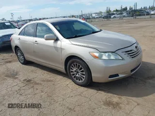 2008 Toyota Camry LE z VIN 4T4BE46K38R037026, wystawiony jako IAAI lot #42023460 z przebiegiem 192 107 mil mil oraz . Historia ofert i sprzedaży dostępna na DreamBid. Obrazek 1.