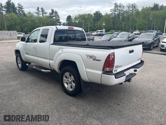 2008 Toyota Tacoma z VIN 5TEUU42N58Z487696, wystawiony jako IAAI lot #42355037 z przebiegiem 147 944 mil mil oraz . Historia ofert i sprzedaży dostępna na DreamBid. Obrazek 3.