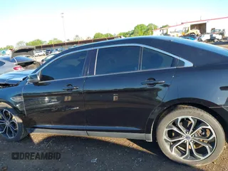 2016 Ford Taurus SHO z VIN 1FAHP2KT4GG140142, wystawiony jako IAAI lot #42332708 z przebiegiem 104 670 mil mil oraz . Historia ofert i sprzedaży dostępna na DreamBid. Obrazek 14.