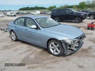 2014 BMW 3 Series 328d xDrive z VIN WBA3D5C51EKX98037, wystawiony jako IAAI lot #42647977 z przebiegiem 79 978 mil mil oraz . Historia ofert i sprzedaży dostępna na DreamBid. Obrazek 1.