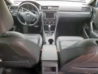 2018 Volkswagen Passat S z VIN 1VWAA7A30JC019776, wystawiony jako Copart lot #55830785 z przebiegiem 75 308 mil mil oraz Szkoda całkowita • Salvage title. Historia ofert i sprzedaży dostępna na DreamBid. Obrazek 8.