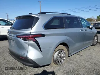 2021 Toyota Sienna XLE with VIN 5TDJRKEC9MS025281, listed as a Copart auction lot 41878385 with 0 mi miles and Salvage Title. Bid and sale history available at carsss.com. Image 3.