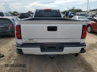 2016 GMC Sierra 3500HD Denali z VIN 1GT42YE84GF304755, wystawiony jako Copart lot #64882644 z przebiegiem 120 309 mil mil oraz Szkody całkowita. Historia ofert i sprzedaży dostępna na DreamBid. Obrazek 6.
