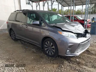 2018 Toyota Sienna XLE with VIN 5TDDZ3DC8JS207490, listed as a IAAI auction lot 40890775 with 97,260 mi miles. Bid and sale history available at carsss.com. Image 1.