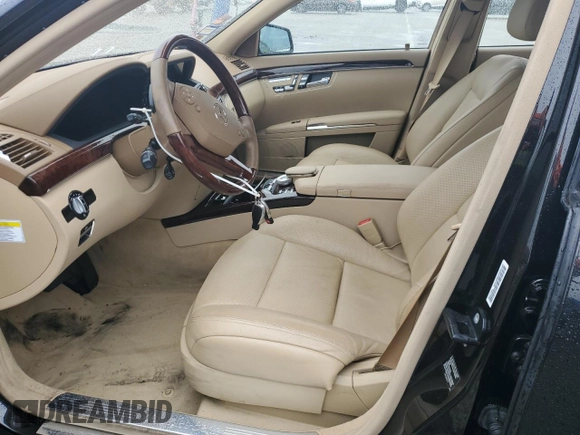 2010 Mercedes-Benz S 550 z VIN WDDNG8GB9AA335198, wystawiony jako Copart lot #57104175 z przebiegiem 43 121 mil mil oraz Szkody całkowita. Historia ofert i sprzedaży dostępna na DreamBid. Obrazek 7.