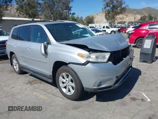 2011 Toyota Highlander z VIN 5TDBK3EH2BS060560, wystawiony jako IAAI lot #41713322 z przebiegiem 143 122 mil mil oraz . Historia ofert i sprzedaży dostępna na DreamBid. Obrazek 1.
