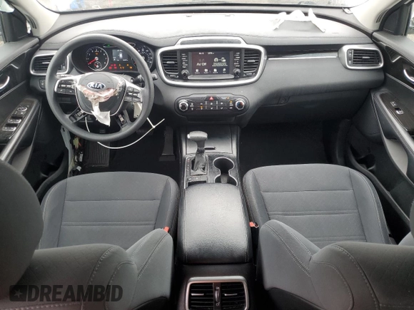 2019 Kia Sorento LX z VIN 5XYPGDA36KG458665, wystawiony jako Copart lot #51441815 z przebiegiem 60 637 mil mil oraz Czysty tytuł • Clean title. Historia ofert i sprzedaży dostępna na DreamBid. Obrazek 8.