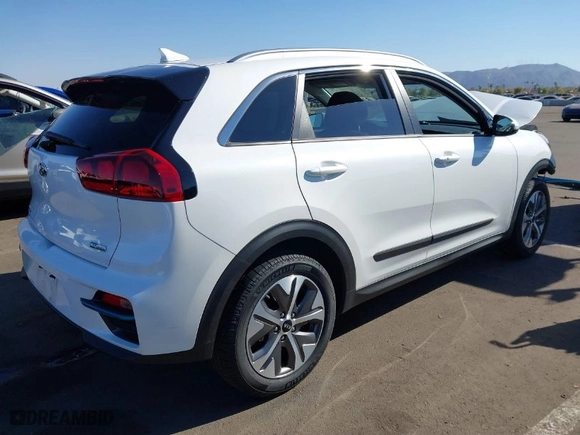 2020 Kia Niro EV EX with VIN KNDCC3LG8L5040753, listed as a IAAI auction lot 41367304 with 63,788 mi miles. Bid and sale history available at carsss.com. Image 4.