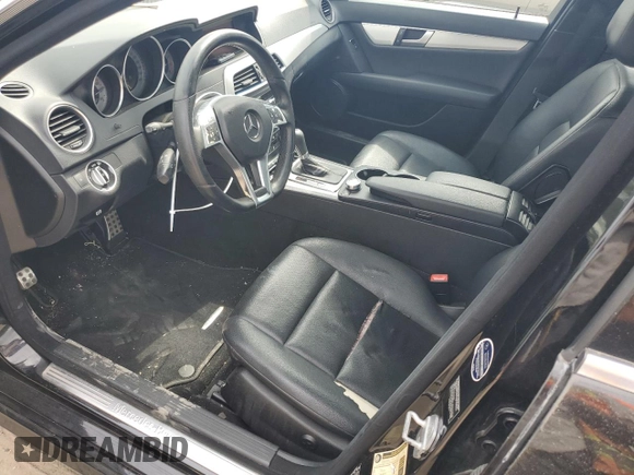 2012 Mercedes-Benz C 250 Sport z VIN WDDGF4HB4CR230804, wystawiony jako Copart lot #55478535 z przebiegiem 119 440 mil mil oraz Szkoda całkowita • Salvage title. Historia ofert i sprzedaży dostępna na DreamBid. Obrazek 7.