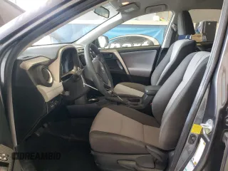 2015 Toyota RAV4 LE z VIN JTMBFREV2FD142982, wystawiony jako Copart lot #65502005 z przebiegiem 52 229 mil mil oraz Szkoda całkowita • Salvage title. Historia ofert i sprzedaży dostępna na DreamBid. Obrazek 7.