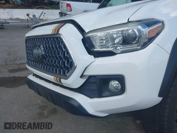 2019 Toyota Tacoma SR z VIN 3TMCZ5AN5KM249582, wystawiony jako IAAI lot #41925752 z przebiegiem 108 417 mil mil oraz . Historia ofert i sprzedaży dostępna na DreamBid. Obrazek 6.