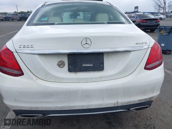 2015 Mercedes-Benz C-Class C 300 Luxury with VIN 55SWF4KB5FU026651, listed as a IAAI auction lot 41892311 with 101,285 mi miles. Bid and sale history available at carsss.com. Image 17.