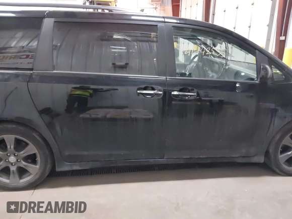 2017 Toyota Sienna SE with VIN 5TDXZ3DC5HS897285, listed as a IAAI auction lot 41448535 with 125,546 mi miles. Bid and sale history available at carsss.com. Image 13.