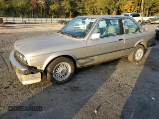 1987 BMW 3 Series z VIN WBAAA1301H2322047, wystawiony jako Copart lot #79020694 z przebiegiem 109 092 mil mil oraz Nie do naprawy • Non repairable. Historia ofert i sprzedaży dostępna na DreamBid. Obrazek 1.