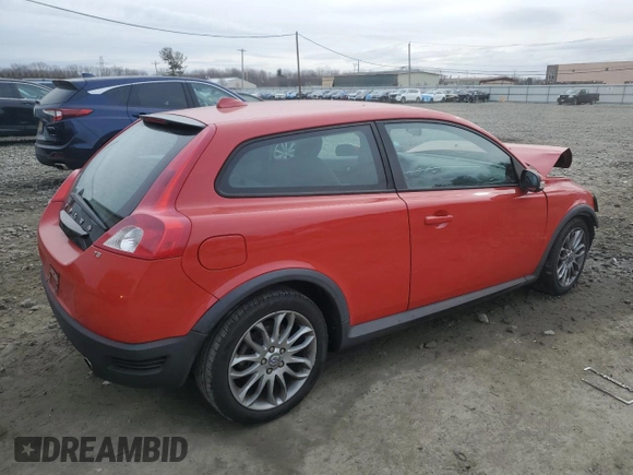 2009 Volvo C30 z VIN YV1MK672992142333, wystawiony jako Copart lot #47728015 z przebiegiem 110 622 mil mil oraz Szkoda całkowita • Salvage title. Historia ofert i sprzedaży dostępna na DreamBid. Obrazek 3.