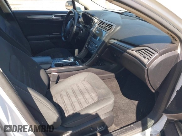 2017 Ford Fusion Hybrid SE z VIN 3FA6P0LU8HR396572, wystawiony jako IAAI lot #41997684 z przebiegiem 272 803 mil mil oraz . Historia ofert i sprzedaży dostępna na DreamBid. Obrazek 5.