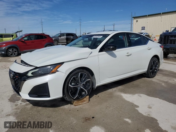 2023 Nissan Altima SR z VIN 1N4BL4CV9PN389352, wystawiony jako Copart lot #49102345 z przebiegiem 42 227 mil mil oraz Czysty tytuł • Clean title. Historia ofert i sprzedaży dostępna na DreamBid. Obrazek 1.
