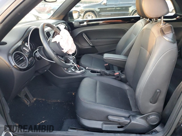 2015 Volkswagen Beetle 1.8T z VIN 3VW517AT3FM808723, wystawiony jako Copart lot #81724894 z przebiegiem Nie podano mil oraz Szkoda całkowita • Salvage title. Historia ofert i sprzedaży dostępna na DreamBid. Obrazek 7.