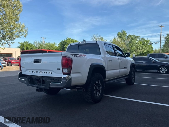 2017 Toyota Tacoma SR5 with VIN 5TFCZ5AN1HX116613, listed as a Copart auction lot 54272925 with 196,385 mi miles and Clean Title. Bid and sale history available at DreamBid. Image 4.