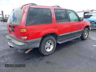 1999 Ford Explorer XLT z VIN 1FMZU35P5XZB62128, wystawiony jako IAAI lot #42635627 z przebiegiem 221 556 mil mil oraz . Historia ofert i sprzedaży dostępna na DreamBid. Obrazek 4.