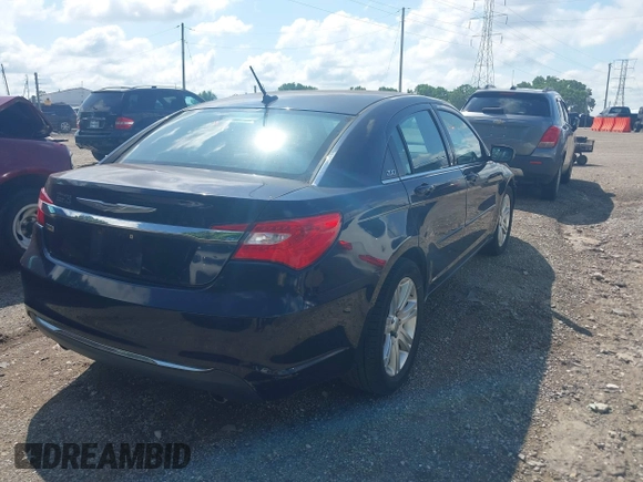 2012 Chrysler 200 Touring z VIN 1C3CCBBG0CN224231, wystawiony jako IAAI lot #42536821 z przebiegiem 129 814 mil mil oraz . Historia ofert i sprzedaży dostępna na DreamBid. Obrazek 4.