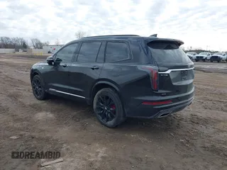 2024 Cadillac XT6 AWD Sport z VIN 1GYKPHRS8RZ750238, wystawiony jako IAAI lot #41769814 z przebiegiem 3600 mil mil oraz . Historia ofert i sprzedaży dostępna na DreamBid. Obrazek 3.