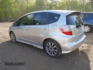 2013 Honda Fit Sport z VIN JHMGE8H69DC033802, wystawiony jako IAAI lot #42149500 z przebiegiem 144 980 mil mil oraz . Historia ofert i sprzedaży dostępna na DreamBid. Obrazek 3.