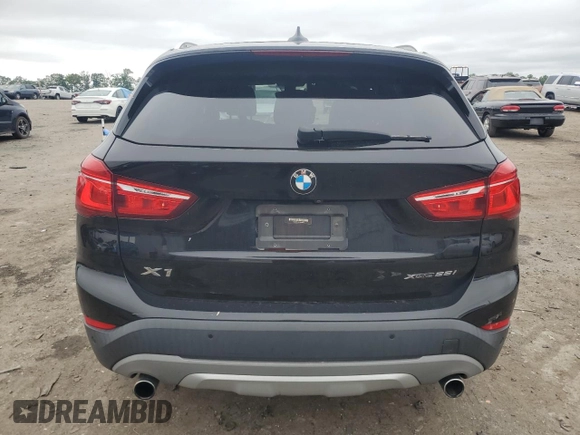2018 BMW X1 xDrive28i z VIN WBXHT3C30J5L30276, wystawiony jako Copart lot #58903045 z przebiegiem 86 778 mil mil oraz Szkoda całkowita • Salvage title. Historia ofert i sprzedaży dostępna na DreamBid. Obrazek 6.