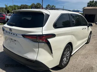 2021 Toyota Sienna XLE with VIN 5TDYRKEC5MS047289, listed as a Copart auction lot 50763995 with 231,314 mi miles and Clean Title. Bid and sale history available at DreamBid. Image 4.