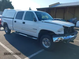 2005 Chevrolet Silverado 1500HD LT z VIN 1GCGK13U45F830143, wystawiony jako IAAI lot #41424683 z przebiegiem 141 881 mil mil oraz . Historia ofert i sprzedaży dostępna na DreamBid. Obrazek 1.