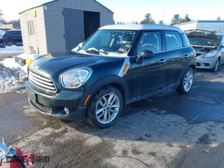 2013 MINI Cooper Countryman with VIN WMWZB3C57DWR35705, listed as a IAAI auction lot 41620080 with 197,884 mi miles. Bid and sale history available at carsss.com. Image 2.