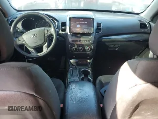 2014 Kia Sorento LX z VIN 5XYKT3A68EG508612, wystawiony jako Copart lot #52142815 z przebiegiem 168 341 mil mil oraz Szkoda całkowita • Salvage title. Historia ofert i sprzedaży dostępna na DreamBid. Obrazek 8.