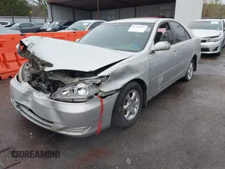 2002 Toyota Camry LE z VIN 4T1BE32K92U102107, wystawiony jako IAAI lot #41956837 z przebiegiem 239 106 mil mil oraz . Historia ofert i sprzedaży dostępna na DreamBid. Obrazek 2.