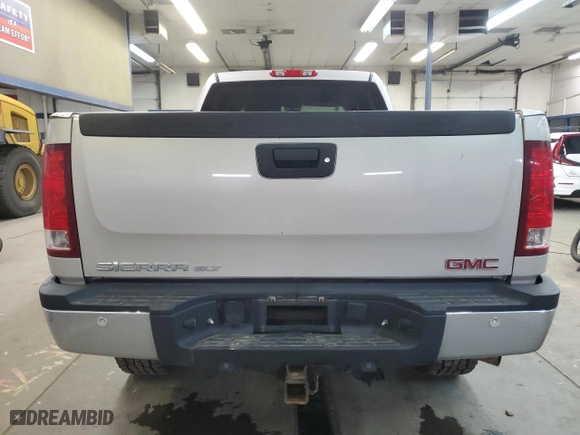 2009 GMC Sierra 2500HD SLT with VIN 1GTHK63679F118461, listed as a Copart auction lot 44075925 with 142,810 mi miles and Salvage Title. Bid and sale history available at carsss.com. Image 6.