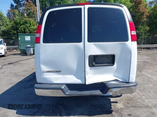 2018 Chevrolet Express Passenger LT z VIN 1GAZGPFG2J1332171, wystawiony jako IAAI lot #39459519 z przebiegiem 71 541 mil mil oraz . Historia ofert i sprzedaży dostępna na DreamBid. Obrazek 16.