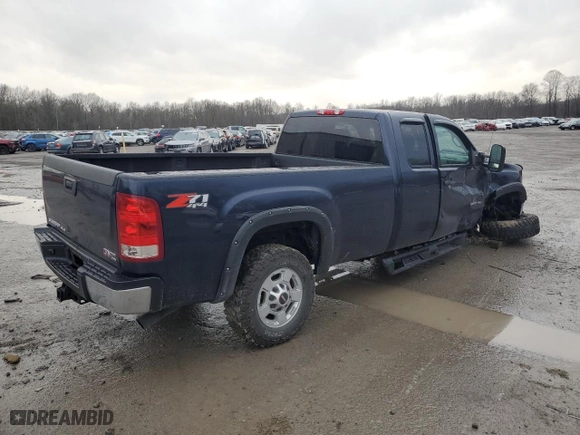 2011 GMC Sierra 2500HD SLE with VIN 1GT220CG3BZ231646, listed as a Copart auction lot 84441944 with 116,083 mi miles and Salvage Title. Bid and sale history available at carsss.com. Image 3.