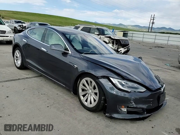 2017 Tesla Model S 100D z VIN 5YJSA1E25HF187898, wystawiony jako Copart lot #60829025 z przebiegiem 82 823 mil mil oraz Szkoda całkowita • Salvage title. Historia ofert i sprzedaży dostępna na DreamBid. Obrazek 14.